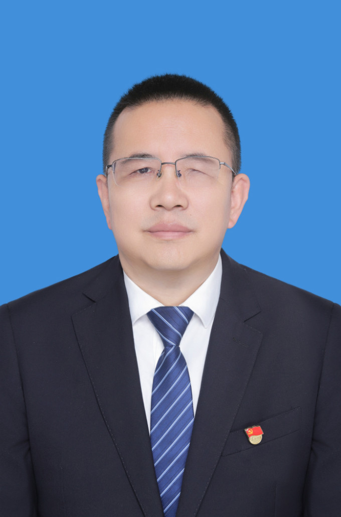 格桑羅布（黨委委員、副總經(jīng)理）